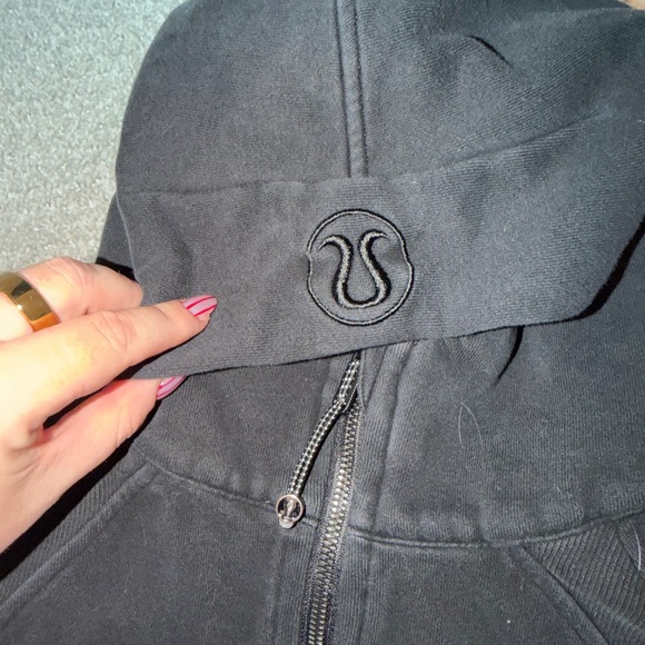 Lululemon Cropped Scuba - Picture 3 of 5